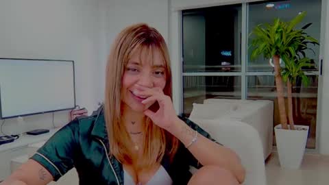 Snapshot of alisondiaz_ chatting on December 19, 2024, 2:34 am Alison diaz online show from December 19, 2024, 2:34 am