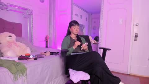 Snapshot of alisonfishert chatting on December 27, 2024, 11:50 am Alison Fishert online show from December 27, 2024, 11:50 am