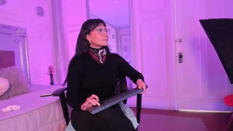 Snapshot of alisonfishert chatting on January 28, 2025, 11:49 am Alison Fishert online show from January 28, 2025, 11:49 am