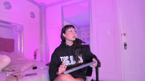 Snapshot of alisonfishert chatting on February 19, 2025, 6:10 pm Alison Fishert online show from February 19, 2025, 6:10 pm