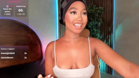 Alison Moon  online show from October 26, 2025, 1:11 am