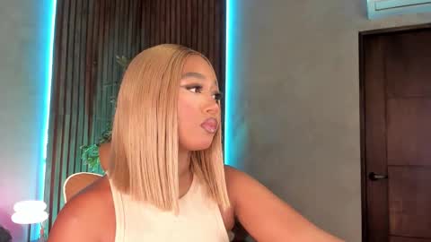 Alison Moon  online show from November 13, 2025, 10:41 pm