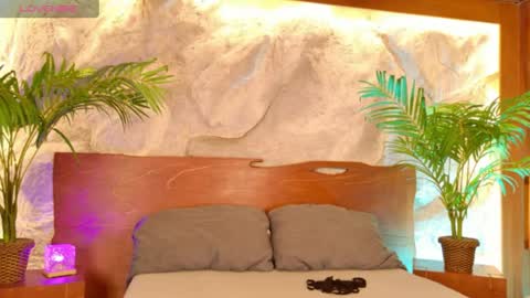 Alison Moon  online show from May 22, 2026, 10:26 pm
