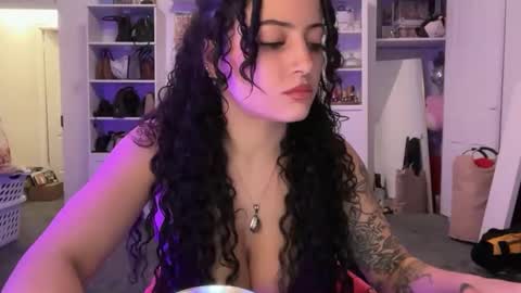 alissajaede online show from November 10, 2025, 1:04 am