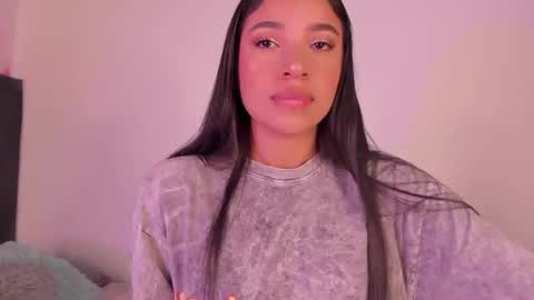 Mara  Isabel online show from December 16, 2025, 3:33 am