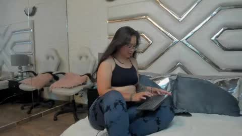 alissbluumm online show from May 27, 2026, 7:22 pm