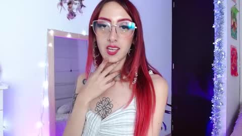 alissesallie_ online show from December 20, 2024, 1:36 am