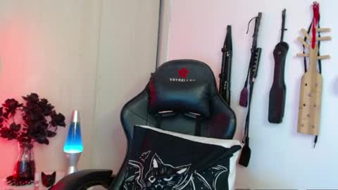 Alisson Beckett online show from April 4, 2026, 9:56 pm