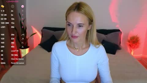 alisssarose online show from October 22, 2025, 8:41 pm