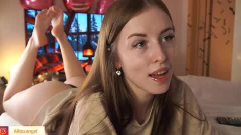 A L I T A online show from December 3, 2025, 5:22 pm