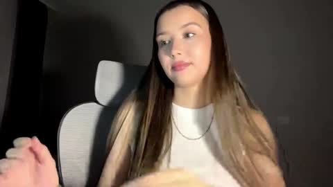 Annie online show from December 2, 2025, 12:32 pm