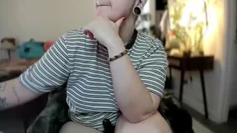 Snapshot of alix_valentine chatting on October 25, 2025, 9:42 pm alix_valentine online show from October 25, 2025, 9:42 pm
