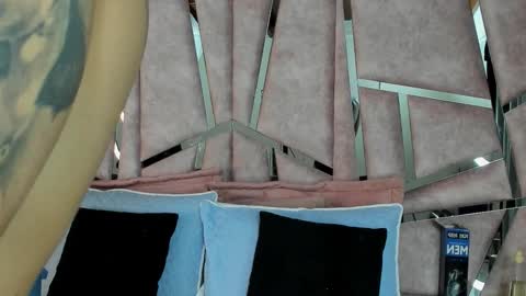 alix online show from October 18, 2025, 9:37 pm