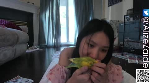 Alize Zaide online show from October 13, 2025, 8:31 pm