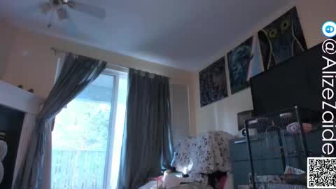 Alize Zaide online show from November 4, 2025, 9:47 pm