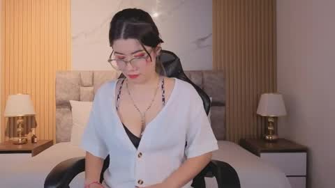 alkivamoon online show from April 24, 2026, 7:38 pm