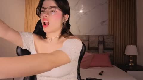 alkivamoon online show from May 4, 2026, 6:59 pm