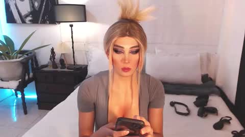 Miss Gia online show from December 15, 2024, 12:38 pm