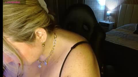 Snapshot of allegra_ferragamo chatting on November 18, 2025, 10:36 pm Ale online show from November 18, 2025, 10:36 pm