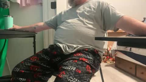 Allergictolove online show from November 17, 2025, 4:35 pm