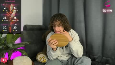 ALLEXANDRO online show from February 26, 2025, 5:20 am