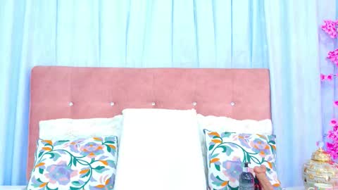 Snapshot of alliciakim chatting on November 15, 2025, 7:10 pm Allicia online show from November 15, 2025, 7:10 pm