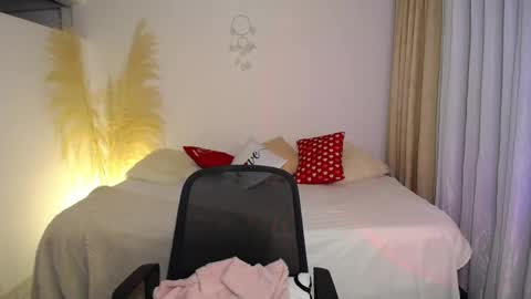 Allie  online show from April 23, 2026, 12:29 pm