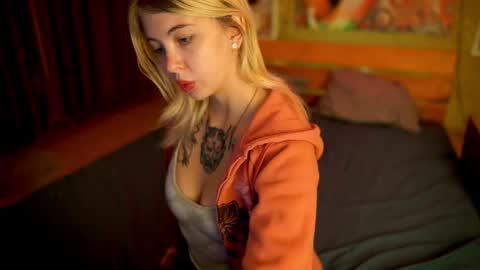 Snapshot of allison_cuty chatting on September 13, 2025, 9:14 pm Allison online show from September 13, 2025, 9:14 pm