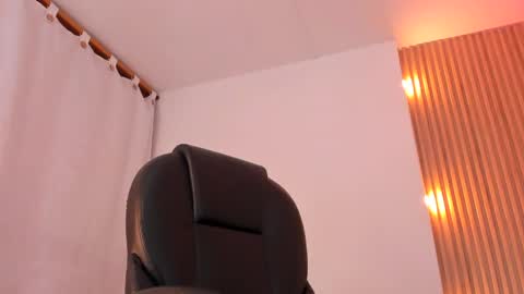 allison_fosther online show from May 16, 2026, 2:41 am
