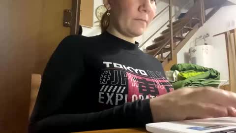 allisonlove2 online show from May 17, 2026, 8:38 pm