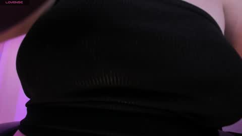 Snapshot of allisonrogersx chatting on January 7, 2026, 2:14 am Allison Rogers online show from January 7, 2026, 2:14 am