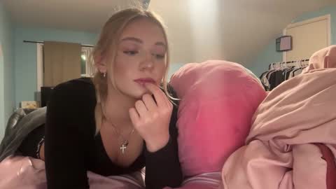 Snapshot of allisontaylorxo chatting on February 11, 2026, 3:33 am allisontaylorxo online show from February 11, 2026, 3:33 am