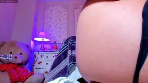 Snapshot of allissonjames chatting on September 16, 2025, 11:22 am Allisson online show from September 16, 2025, 11:22 am