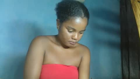 allizida01 online show from December 1, 2025, 4:34 pm