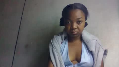 allizida01 online show from May 19, 2026, 1:56 am