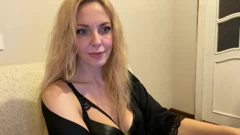 Snapshot of allmaybe chatting on May 27, 2026, 4:26 pm Nika online show from May 27, 2026, 4:26 pm