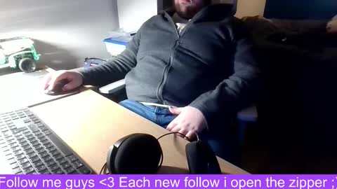 Snapshot of allowis2 chatting on December 17, 2025, 9:21 pm allowis2 online show from December 17, 2025, 9:21 pm