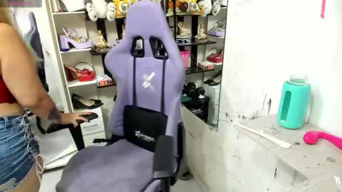 allsson_miller online show from September 19, 2025, 3:08 am