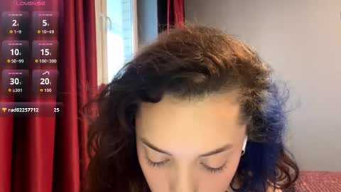 Esme online show from December 16, 2025, 9:14 am