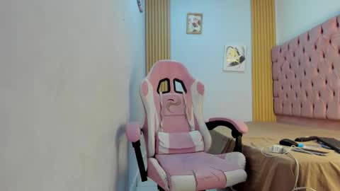 alluringangel01 online show from November 4, 2025, 3:05 am