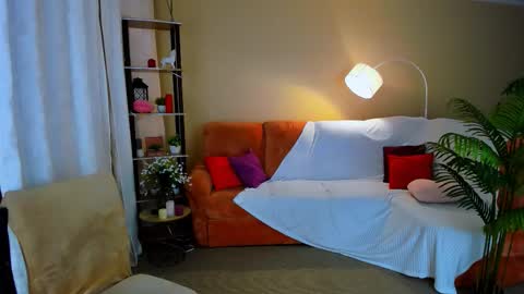 Snapshot of alluringeyess chatting on February 20, 2026, 4:40 pm alluringeyess online show from February 20, 2026, 4:40 pm