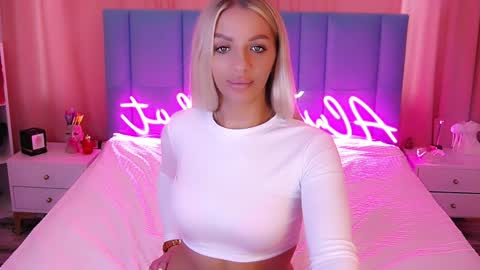 AlwaysHot online show from January 8, 2025, 4:23 am