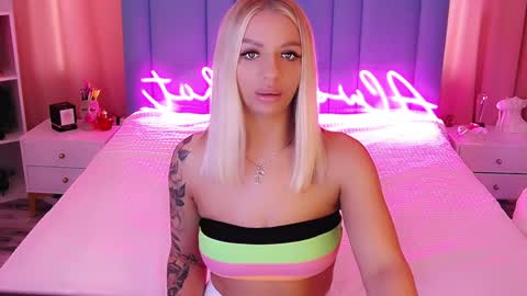 AlwaysHot online show from February 9, 2025, 4:25 am