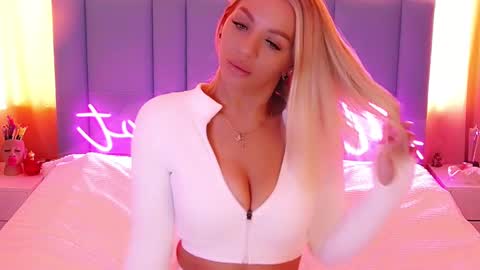 AlwaysHot online show from February 18, 2025, 3:42 am