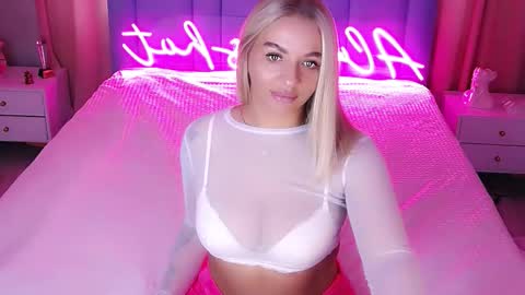 AlwaysHot online show from October 23, 2025, 2:33 am