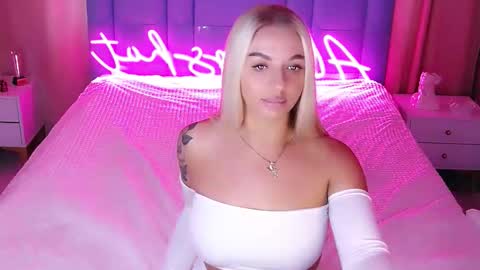 AlwaysHot online show from October 28, 2025, 3:10 am