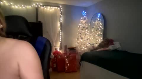 Snapshot of allyanalangel chatting on December 12, 2024, 11:14 pm allyanalangel online show from December 12, 2024, 11:14 pm