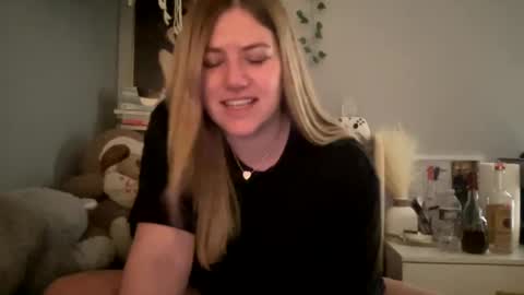 Snapshot of allyanalangel chatting on January 16, 2025, 7:07 am allyanalangel online show from January 16, 2025, 7:07 am