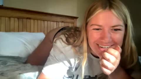 Snapshot of allyanalangel chatting on September 27, 2025, 1:05 pm allyanalangel online show from September 27, 2025, 1:05 pm