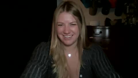 Snapshot of allyanalangel chatting on October 17, 2025, 10:12 pm allyanalangel online show from October 17, 2025, 10:12 pm
